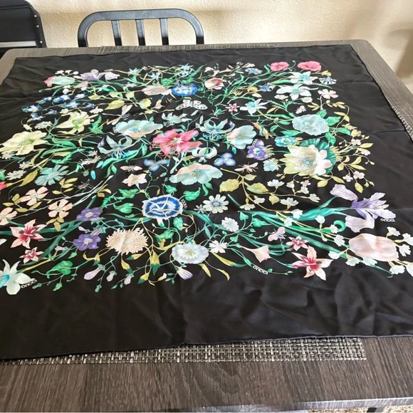 Gucci Floral Scarf & Original Burgundy Gift Box - Picture 3 of 6